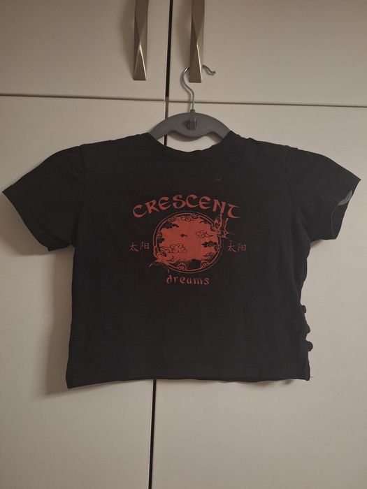 Тениска по тялото на кока кола и къса черна тениска по тялото с надпис