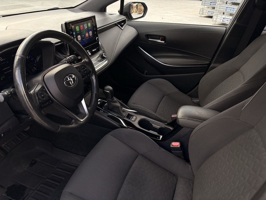 Toyota Corolla 2.0 Бензин Хибрид 184 кс / Bi-Tone