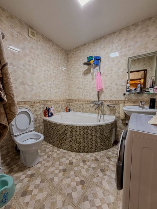 Буз-2 Ялангач,Автосалон Пойтахт, 3/1/5,кирпич, балкон 2*6,70 м2