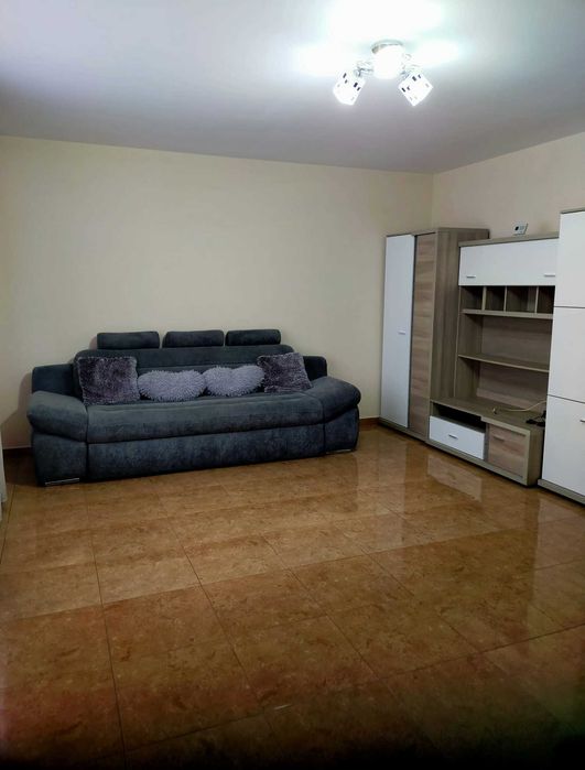 Închiriez apartament 3 camere