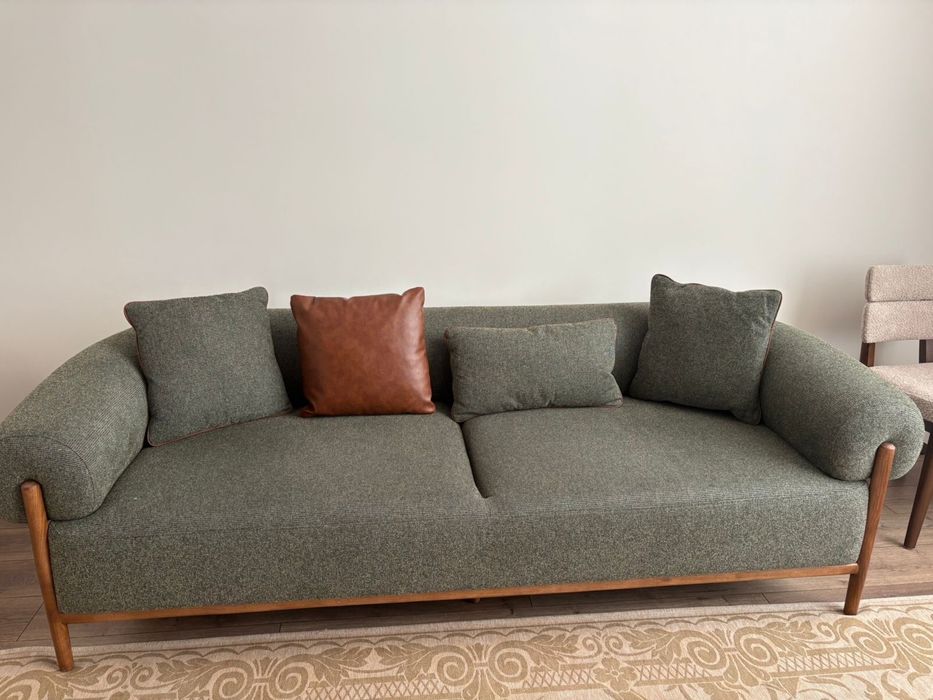 Продам диван в гостиную