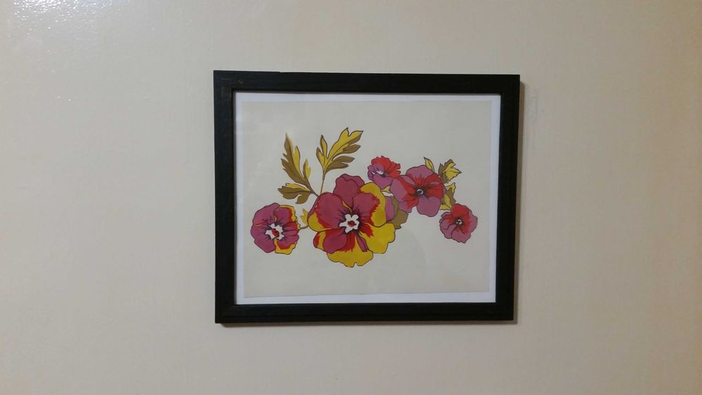 Картина с рисувани рози в хубава рамка със стъкло отпред.