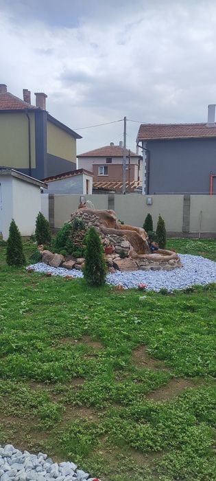 Шадравани, Фонтани, Езера