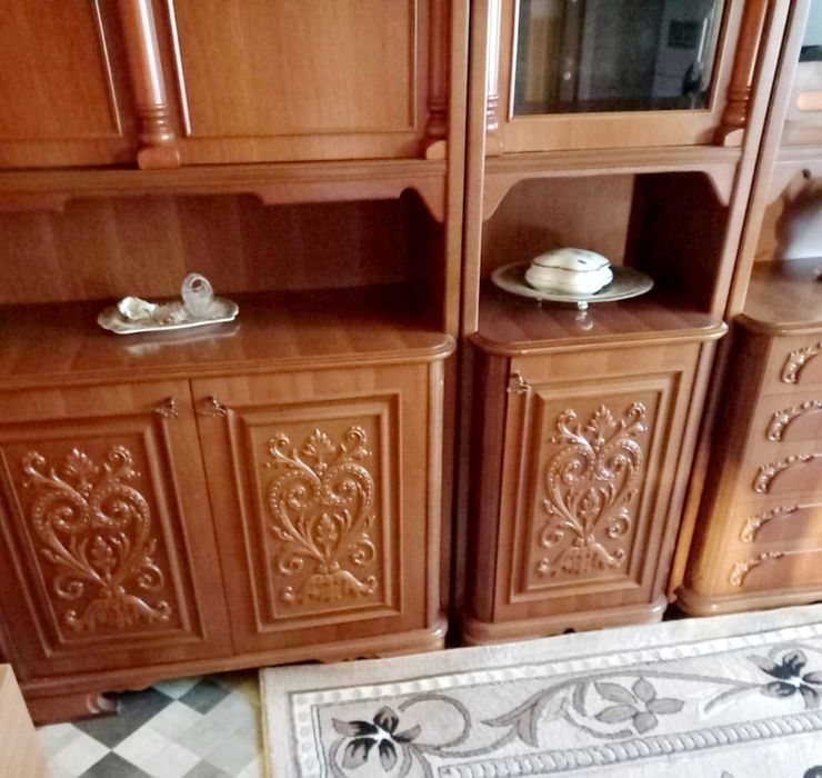 Mobilă clasică Italia + masă și scaune