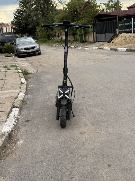 Продавам електрическа тротинетка segway ZT3 pro