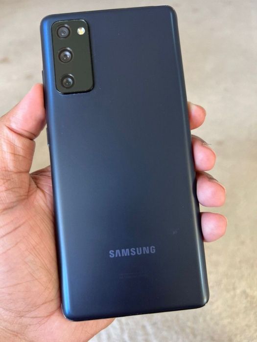 Продаётся Samsung S20fe 8/128gb Blue в идеальном состаяние