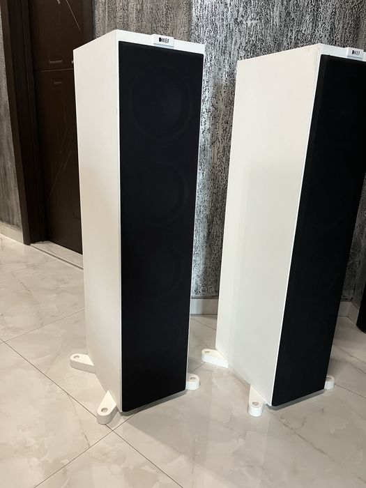 KEF Q750.