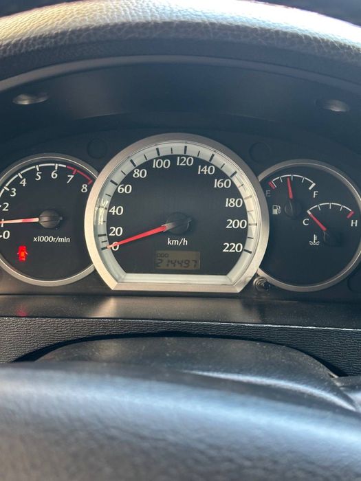 Lacetti 1.8 sotiladi