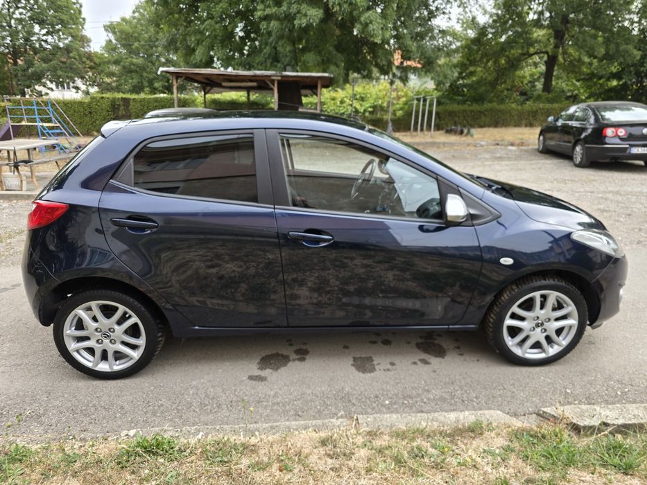 Mazda 2 От Германия 102000км.4цилиндъра. 4врати.Навигация