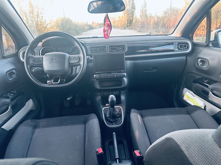 Citroen c3 blue and white edition