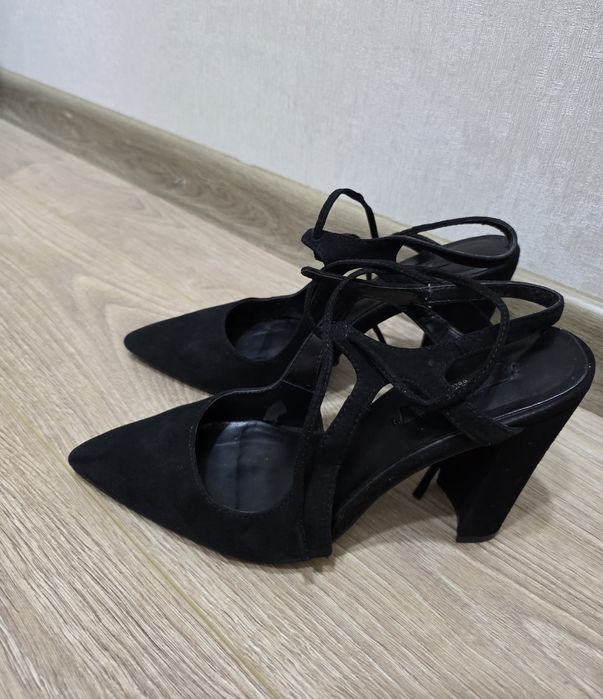 Замшевые туфли ZARA
