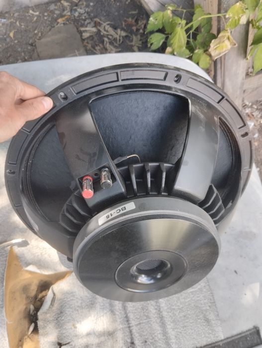 Срочно колонка JBL SRX 725