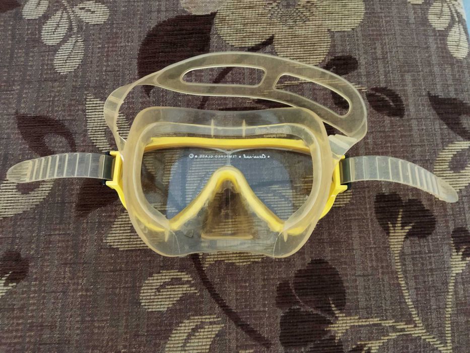 Очила за плуване