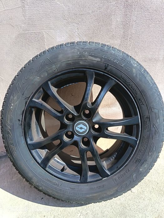 Vând 4 jante+cauciucuri pe 15,5×114.3