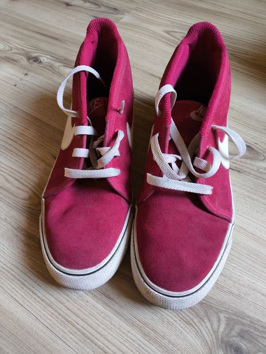 Спортни мъжки обувки Nike и Converse