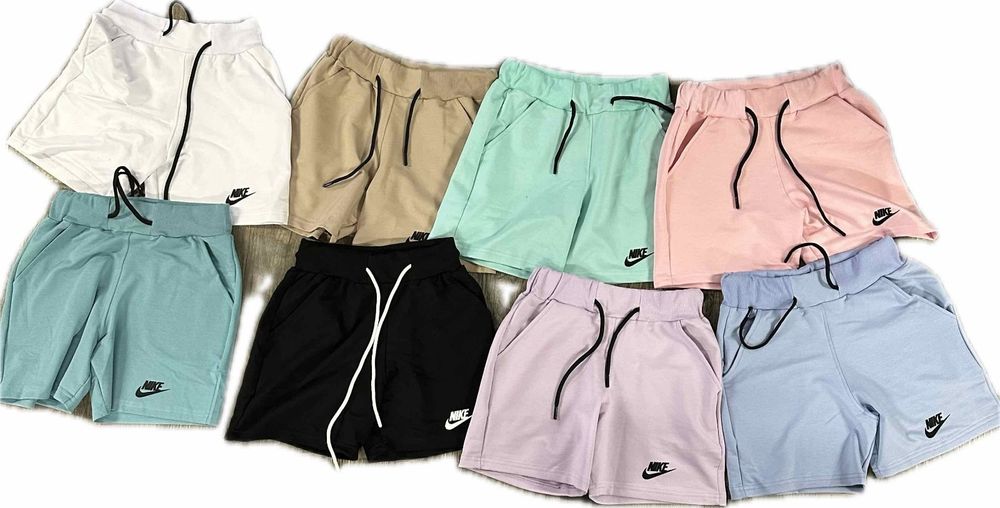 Чорапи на найк цветни и бели черни