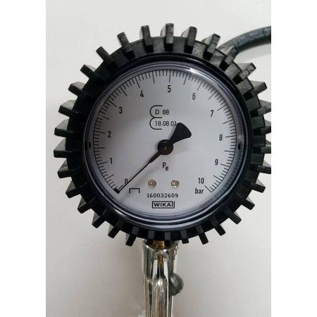 Пистолет за гуми с манометър