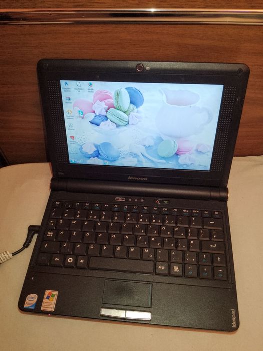 Малък лаптоп Lenovo