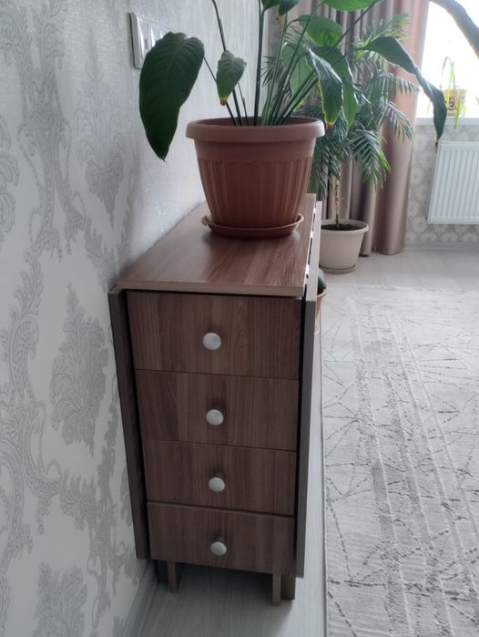 Продам стол -тумбу в Астане