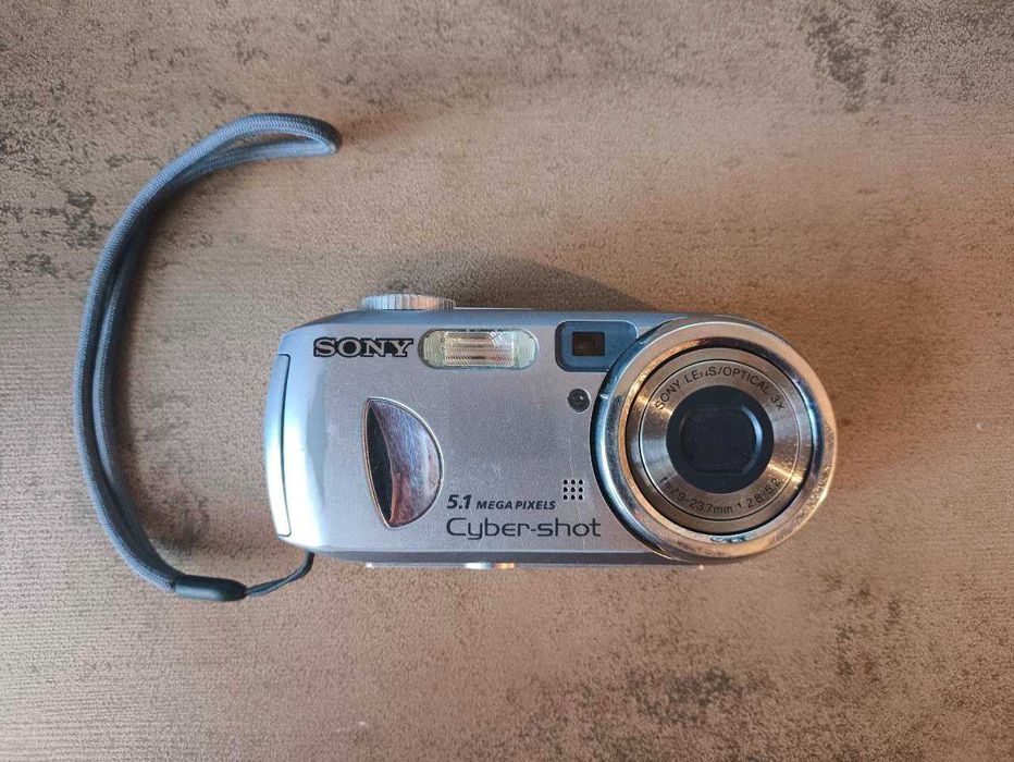 Цифровой компактный фотоаппарат Sony Cyber-shot
