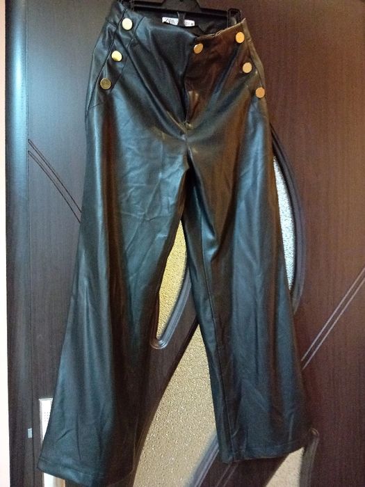 Черен прав кожен панталон