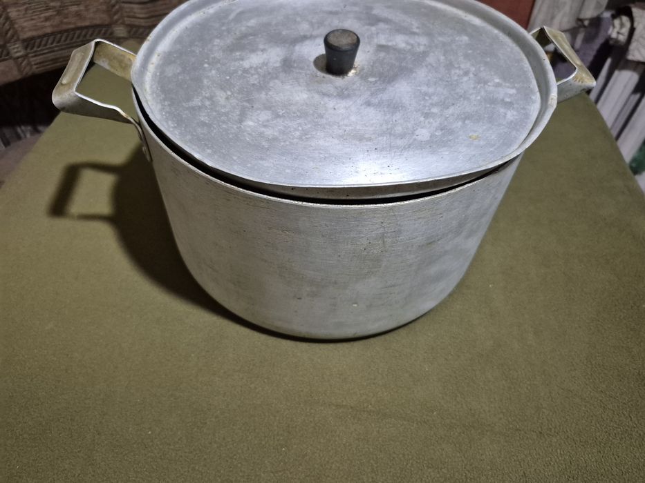 Кастрюля аллюминиевая объем 4 литра б у  в хорошем состоянии