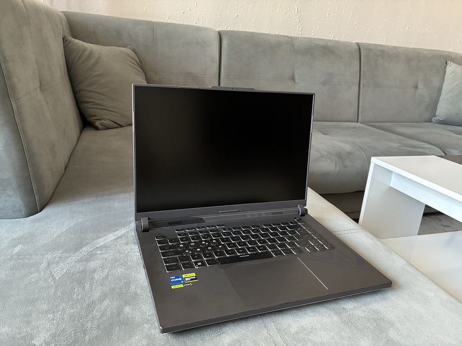 Геймърски лаптоп Asus ROG Strix G16 i7 13650HX/RTX4080/WUXGA 165Hz