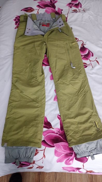 Vand clapari, casti si pantaloni ski