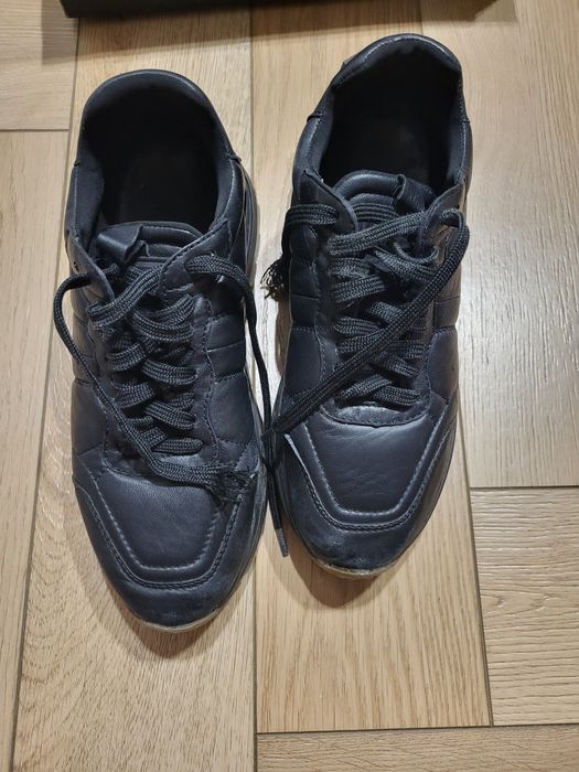 Продаются кроссовки Uterque