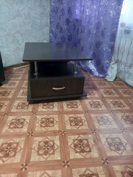 Продам журнальный столик 13000т