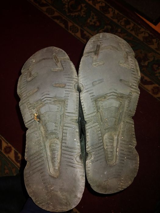 Кроссовки черные