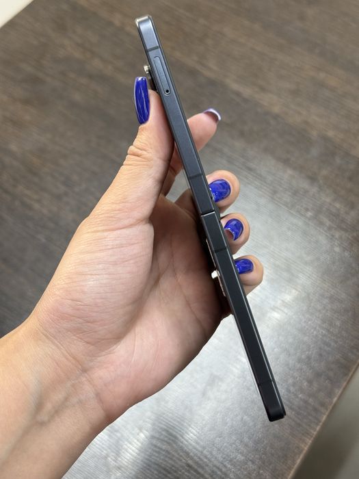 Самсунг galaxy Z Flip7