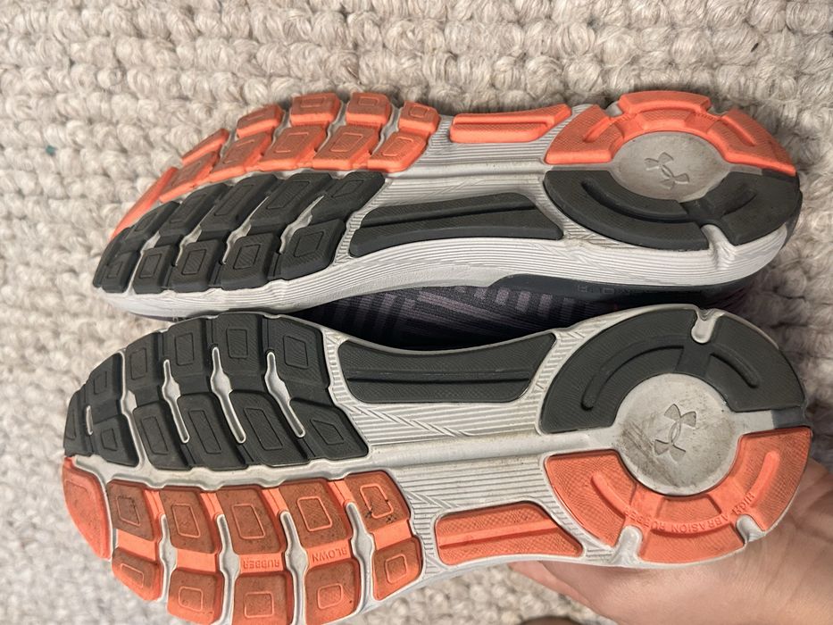 Adidasi Under Armour