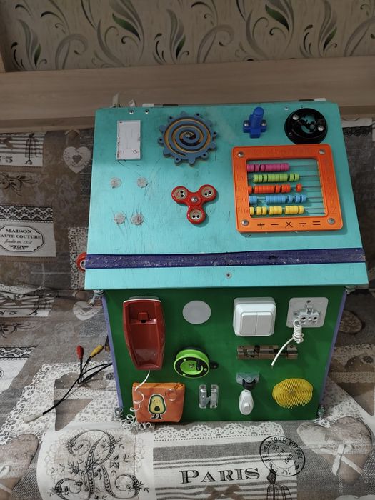 Бизикуб и бизиборд