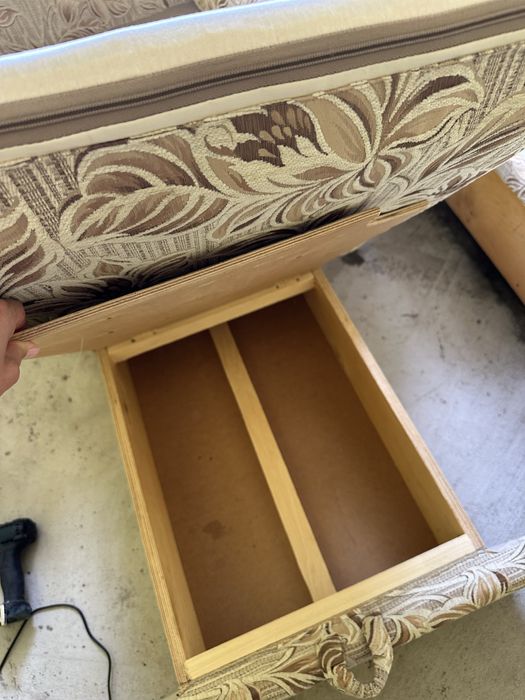 Продам кресло с местом хранения внутри !