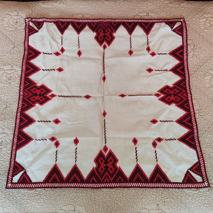 Ръчно бродирани карета и покривки