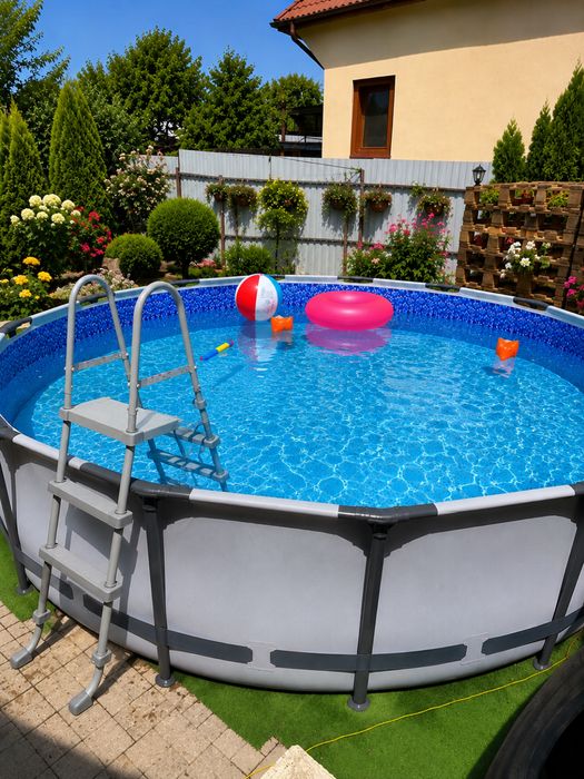 Piscina dimensiune mare