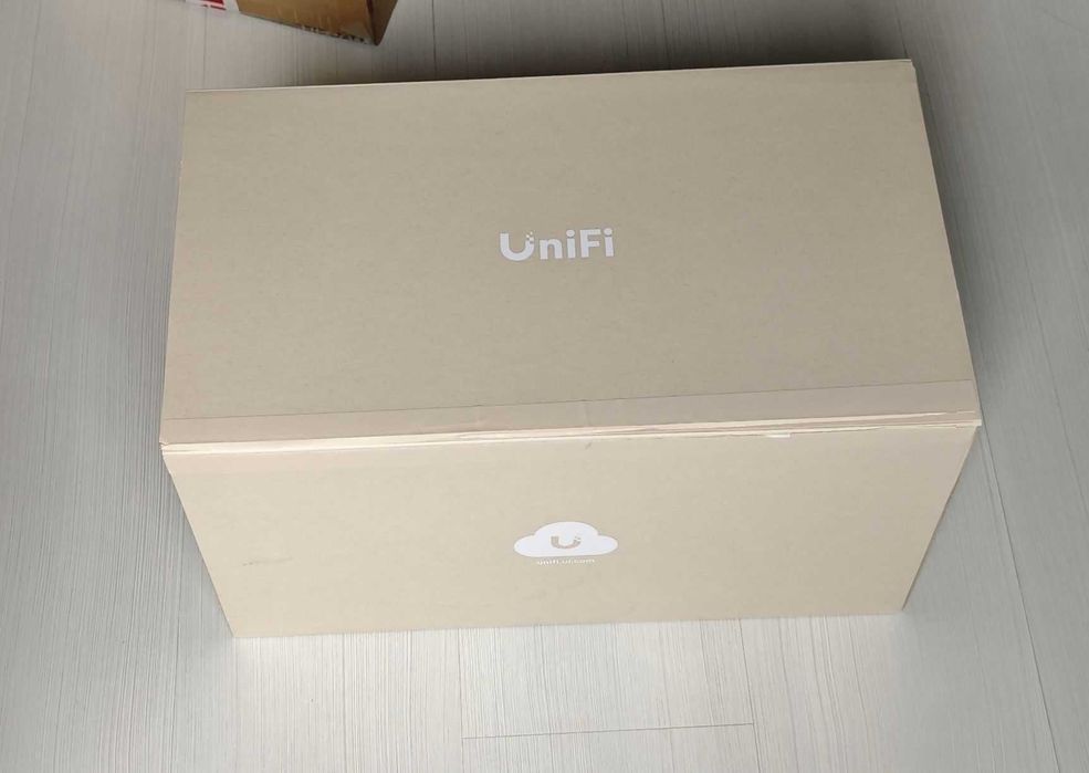 5 броя Ubiquiti UniFi U7-PRO-5 access point пълен комплект