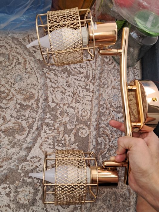 Продам двухрожковую люстру