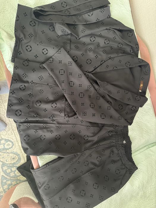 Брючный костюм с принтами