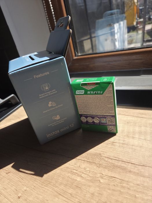 Aparat Foto Instant Fujifilm Instax Mini 12 + Film (Nou/Sigilat)