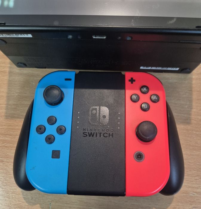 Consola Nintendo Switch V2 cu JOY-CONS Red/Blue
Consola 
Consola Nintendo Switch V2 cu JOY-CONS Red/Blue