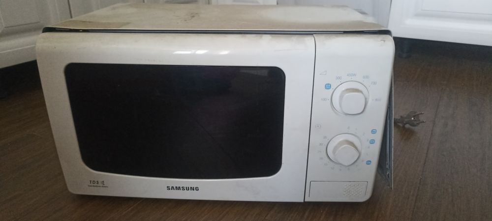 Продам б/у микроволновку