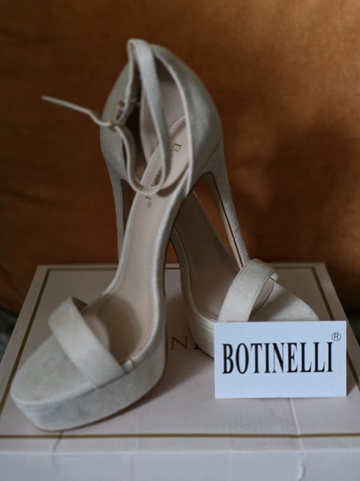 На половин цена нови сандали ня висок тон