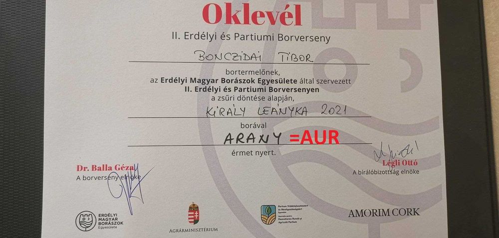 Vând struguri pentru vin (producția a câștigat medalie de aur)