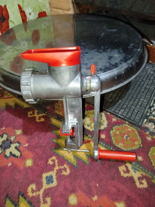 Ручная мясорубка