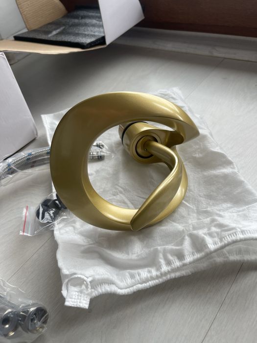 Baterie aurie cascada moderna