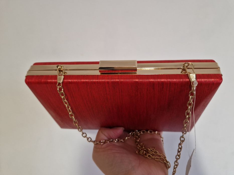 Plic roșu, nou cu eticheta