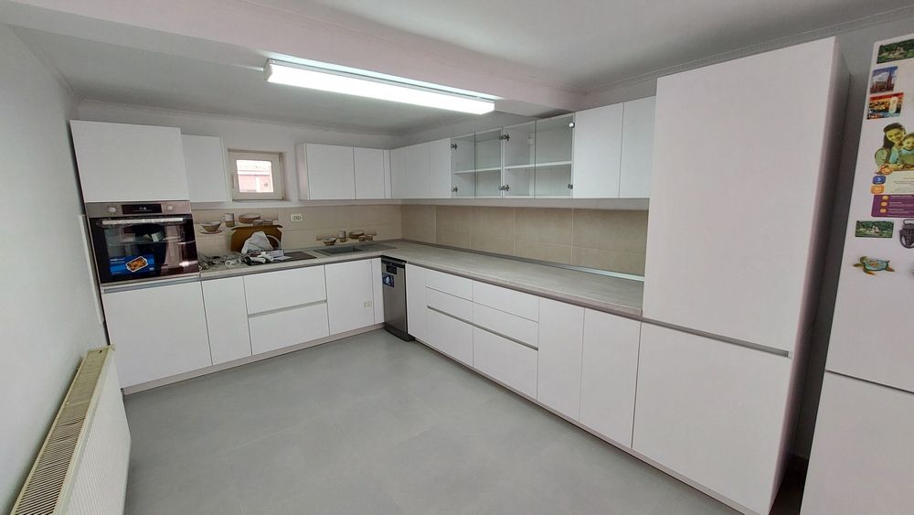 Mobilă la comandă – bucătărie la comandă, dressing, dulap, mobilier living