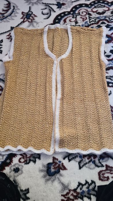 Продаётся срочно безрукавки